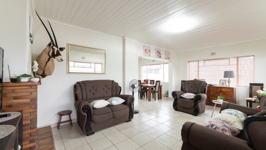 4 Bedroom Property for Sale in Peerless Park Western Cape